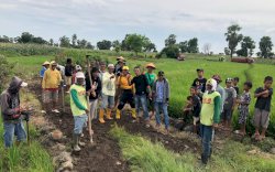 Amin Tantu Bantu Perbaikan Jalan Desa Datara Pakai Dana Pribadi, Warga: Bukan Janji Partai Lagi 