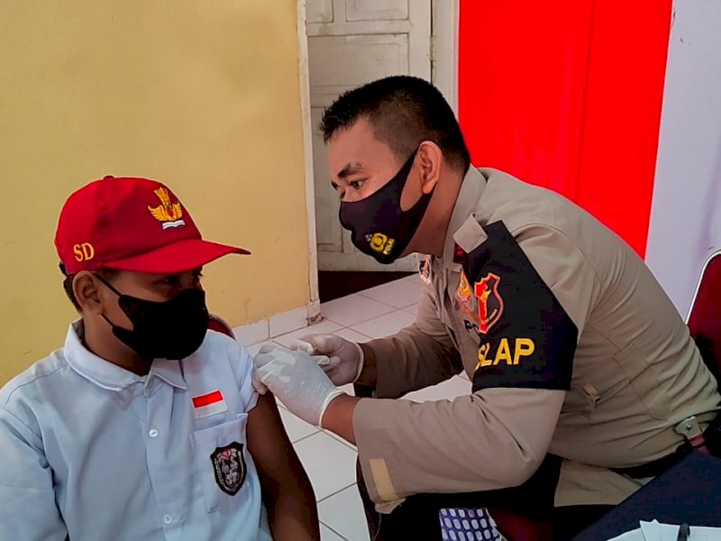 Vaksinasi Massal Brimob Bone Mulai Sasar Anak Usia 6-11 Tahun