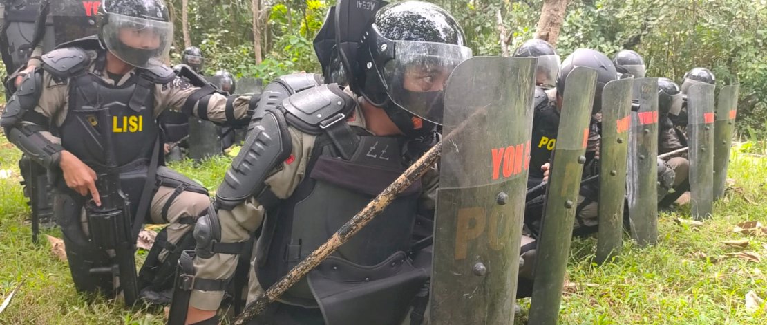 Tingkatkan Kemampuan,  Batalyon C Pelopor Satbrimob Polda Sulsel Latihan Penanganan Rusuh Massa di Hutan