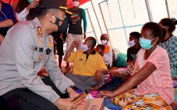 Kapolres Palopo Terjun Langsung Bantu Korban Kebakaran di Binturu