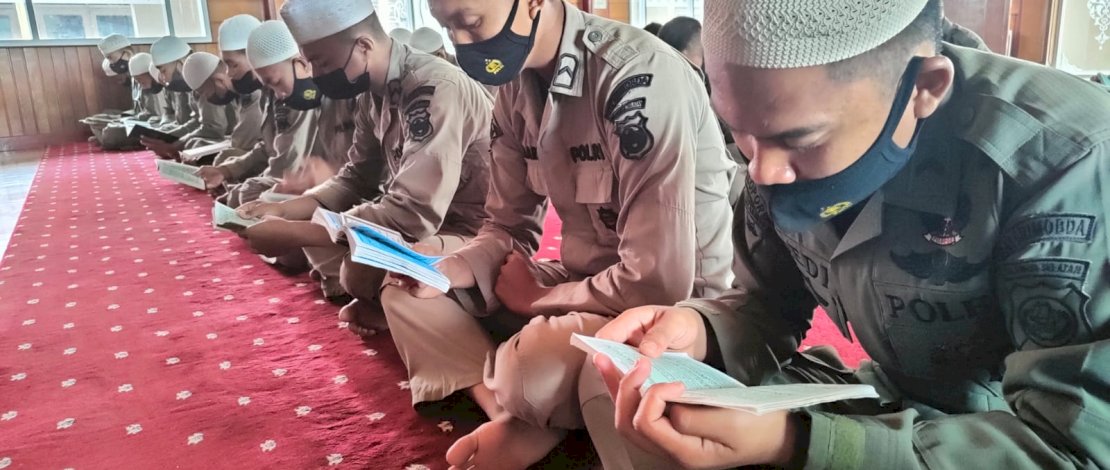 Tingkatkan Keimanan Anggota, Brimob Bone Rutin Gelar Pembinaan Rohani