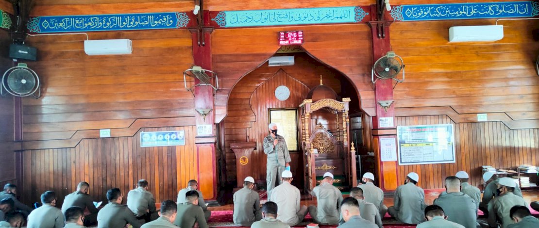 Tingkatkan Keimanan Anggota, Brimob Bone Rutin Gelar Pembinaan Rohani