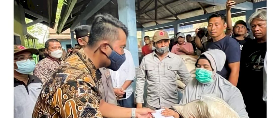2 Ton Beras Untuk Korban Kebakaran Pasar Sentral Sinjai, Bupati : Terima Kasih Plt Gubernur Andi Sudirman