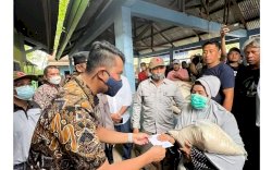 2 Ton Beras Untuk Korban Kebakaran Pasar Sentral Sinjai, Bupati : Terima Kasih Plt Gubernur Andi Sudirman