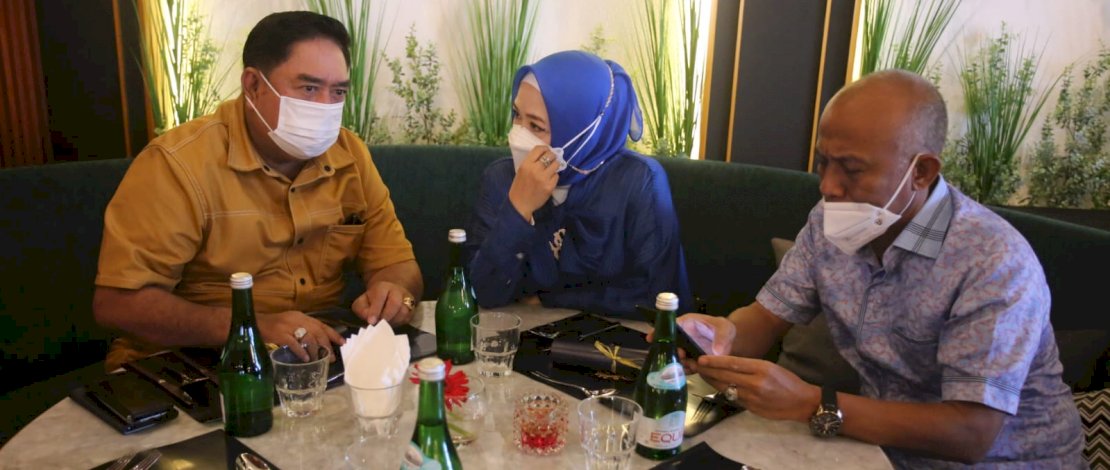Abdul Hayat Gani, melaunching The Icon Lounge and Cafe, di Kawasan Center Point of Indonesia, Sabtu, 5 Februari 2022. Abdul Hayat Gani, melaunching The Icon Lounge and Cafe, di Kawasan Center Point of Indonesia, Sabtu, 5 Februari 2022.