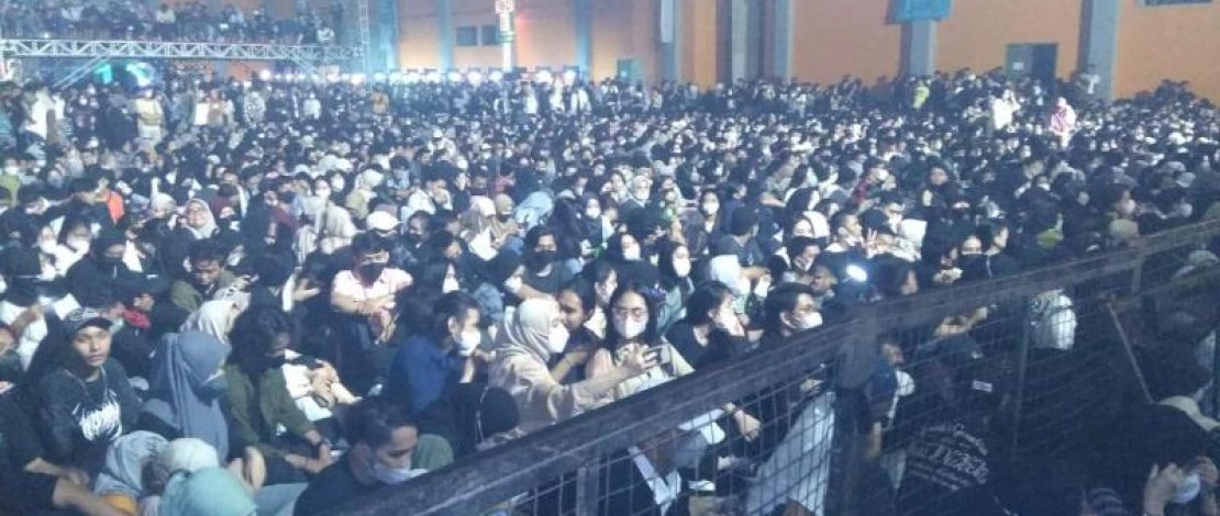 Kegiatan konser musik CoArt Coret Fest 2022 yang berlangsung di Gedung Celebes Convention Center (CCC), Jalan Metro Tanjung Bunga, Sabtu (05/02/2022).
