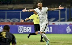 BRI Liga 1 2021-2022: Mutiara Hitam Sikat Persebaya 2-0
