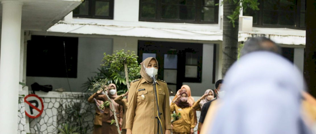 Fatmawati Rusdi saat menjadi pembina kepada para peserta Apel lingkup Pemerintah Kota Makassar, Senin, 7 Februari 2022.
