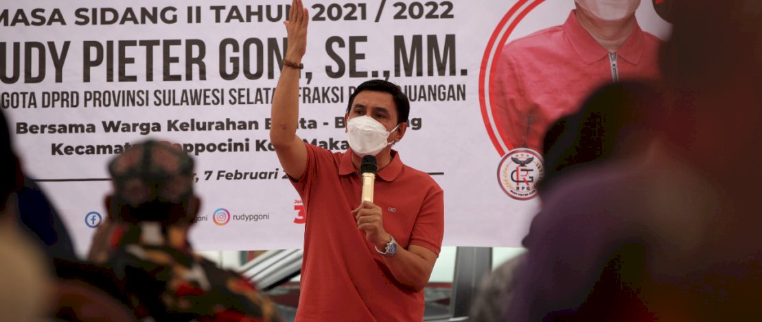 Anggota DPRD Sulsel, Rudy Pieter Goni, saat melakukan reses, di Kelurahan Banta-bantaeng, Senin, 7 Februari 2022. Anggota DPRD Sulsel, Rudy Pieter Goni, saat melakukan reses, di Kelurahan Banta-bantaeng, Senin, 7 Februari 2022.