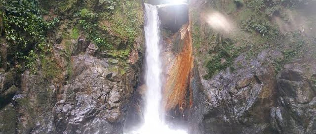 Lokasi Camping Ceria Sarambualla, di lokasi wisata permandian air terjun Sarambualla, di Desa Kalotok, Kecamatan Sabbang Selatan, Kabupaten Luwu Utara.