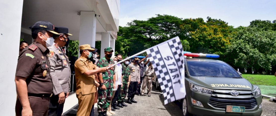 Plt Gubernur Sulsel, Andi Sudirman Sulaiman, melepas tim vaksinator ke daerah, Selasa, 8 Februari 2022.