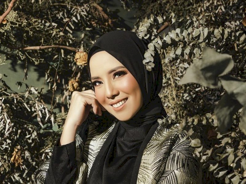 Tips Liburan Aman Bareng Keluarga Ala Tya Ariestya