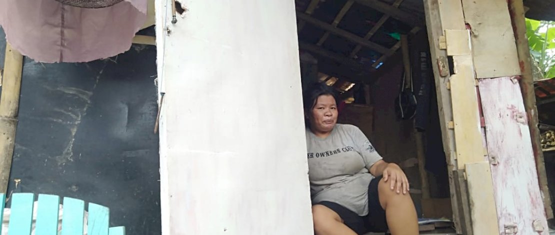 Di Depan Kantor Bappeda Sinjai, Wanita Ini Hidup Tak Berkecukupan, Pak Bupati Apa Kabar?