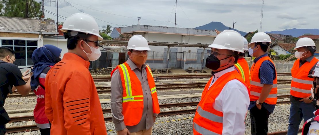 Komisi V DPR RI melakukan kunjungan spesifik ke lokasi pembangunan rel ganda dan stasiun Rancaekek, Bandung Barat, Kamis, 10 Februari 2022.