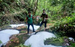 DLH Gowa Sebut Fenomena Sungai Berbusa Bukan Pencemaran Lingkungan