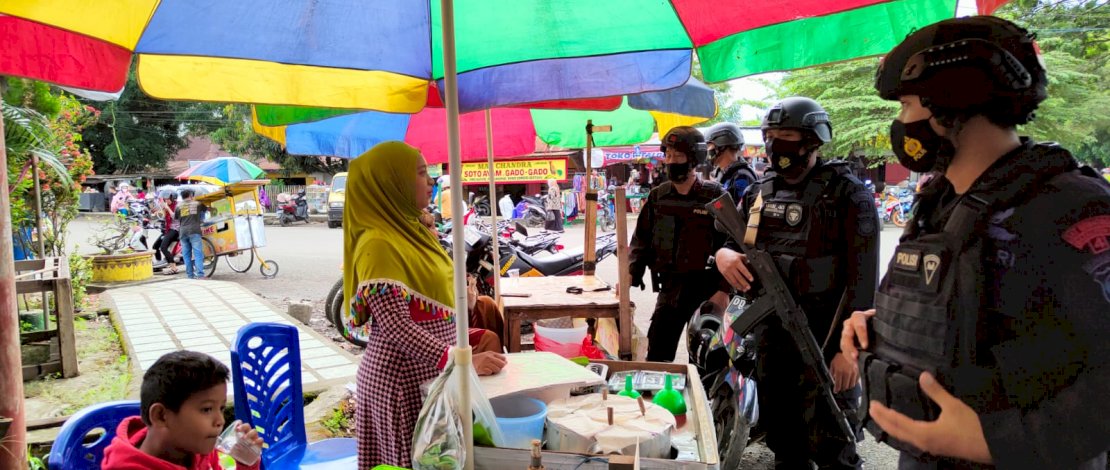 Batalyon C Pelopor Satbrimob Polda Sulsel memberikan imbauan prokes kepada masyarakat di objek wisata melalui patroli SAR yang dilaksanakan setiap akhir pekan. Batalyon C Pelopor Satbrimob Polda Sulsel memberikan imbauan prokes kepada masyarakat di objek wisata melalui patroli SAR yang dilaksanakan setiap akhir pekan.