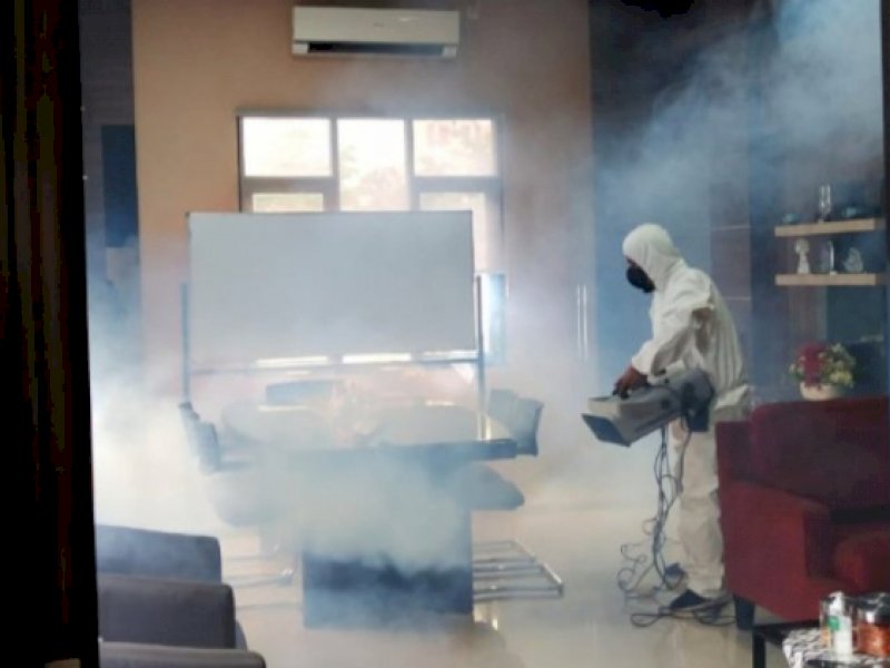 Semprot Disinfektan! Langkah Antisipatif PDAM Makassar Guna Mencegah Penyebaran Covid-19