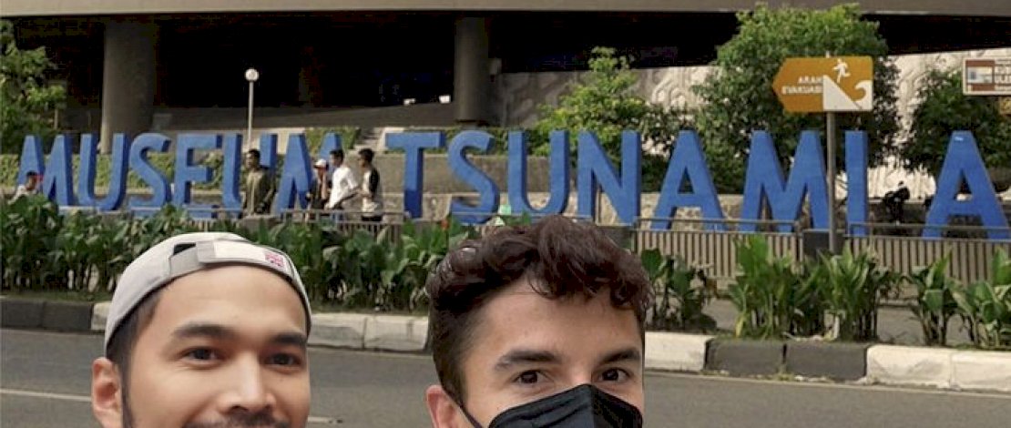Teuku Wisnu mengajak Marc Marquez jalan-jalan virtual di Aceh. 