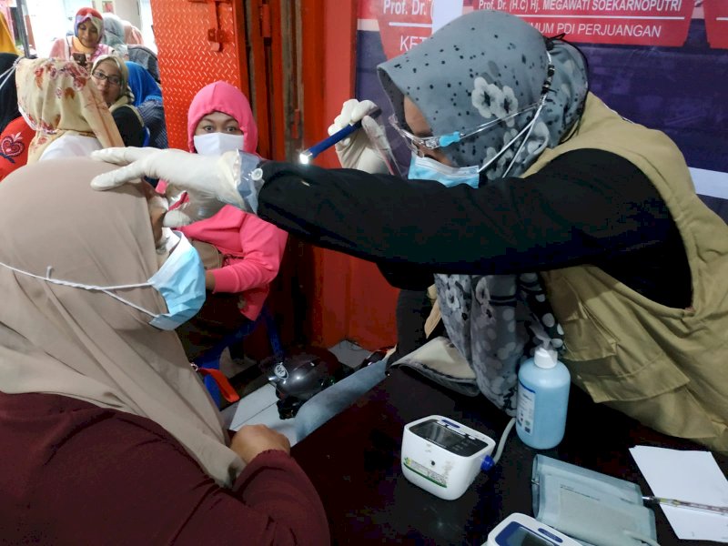 Meriahkan HUT PDIP, Baguna Sulsel Gelar Pemeriksaan Kesehatan dan Pengobatan Gratis