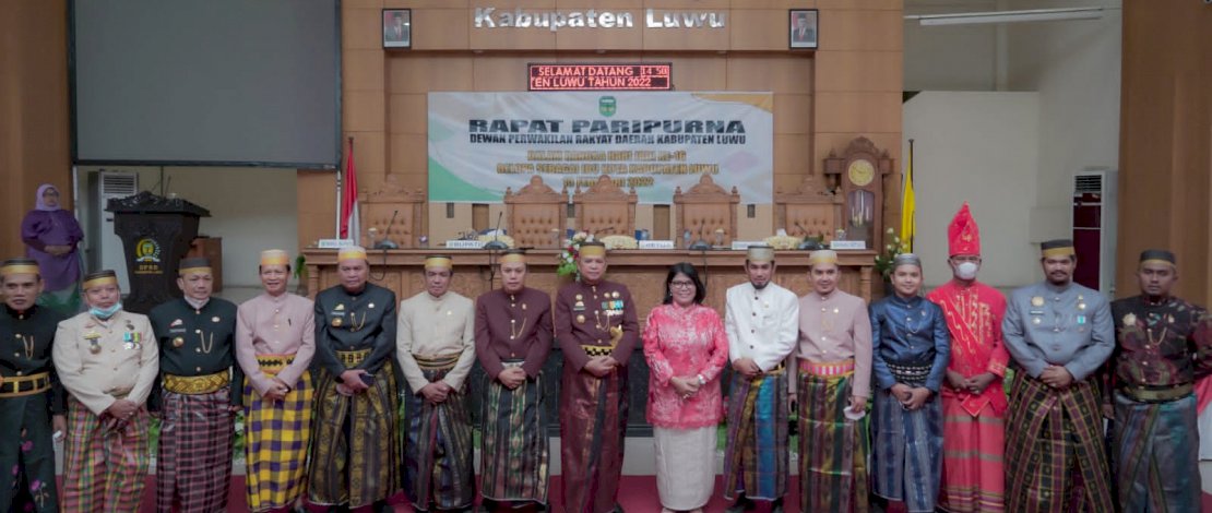 Potret Bupati Luwu bersama Anggota DPRD Pemkab Luwu dalam peringatan hari jadi Luwu ke 16. Potret Bupati Luwu bersama Anggota DPRD Pemkab Luwu dalam peringatan hari jadi Luwu ke 16.