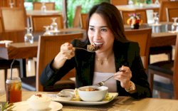 Nikmati Lezatnya Sup Tulang Sapi di The Rinra Hotel Cuma 100 Ribuan 