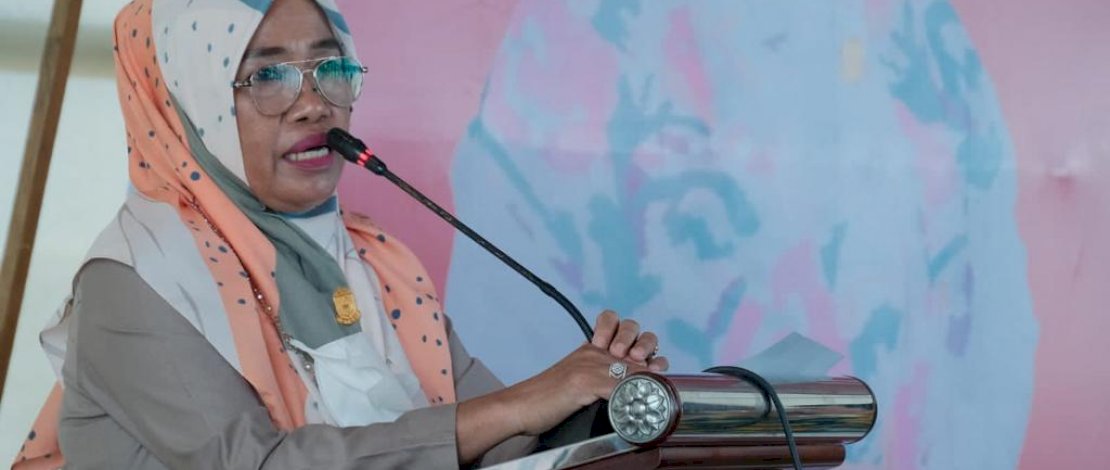 Anggota DPRD Kota Makassar, Kartini, saat kegiatan Sosialisasi Perda di Hotel Aston Makassar, Selasa(15/2)/ Humas DPRD Makassar