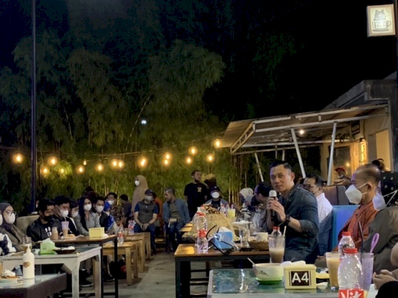 AHY Ajak Milenial Makassar Nongkrong di Hanggar Food Station