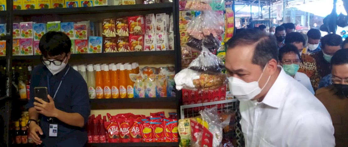 Menteri Perdagangan, Muh Lutfi, melakukan inspeksi mendadak (sidak) di sejumlah pasar tradisional dan modern di Makassar, Kamis, 17 Februari 2022.