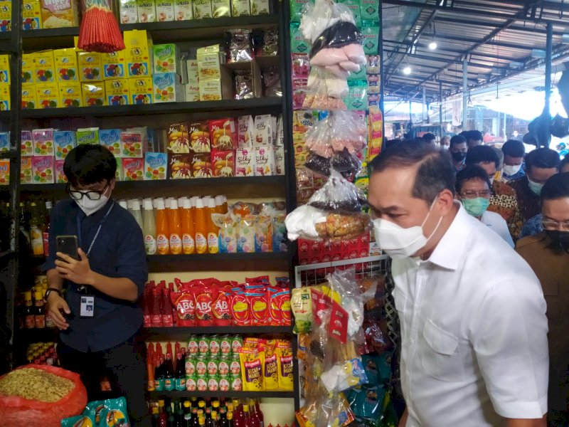 Sidak ke Pasar Tradisional, Menteri Perdagangan Pastikan Distribusi Minyak Goreng Sebentar Lagi Akan Stabil