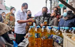 Dampingi Mendag Pantau Minyak Goreng di Pasar Tradisional, Danny Siap Operasi Pasar