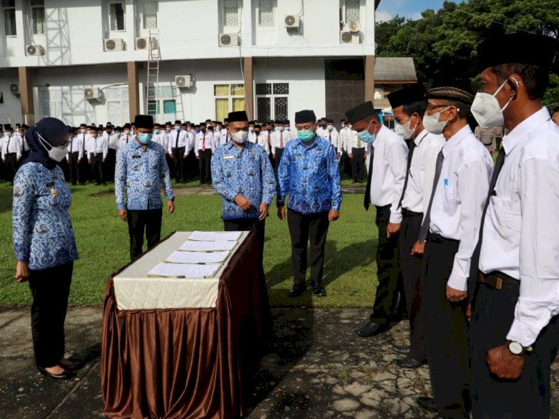 Bupati Lutra Minta 367 Kepala Sekolah yang Dikukuhkan Adaptif di Setiap Kondisi