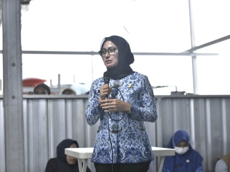 Bupati Indah Serahkan 144 Unit Huntap Kepada Korban Banjir Bandang