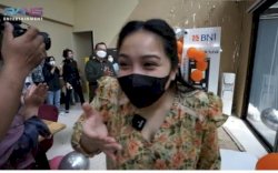 Raffi Nagita Ulang Tahun, BNI Hadiahkan Mesin ATM Pribadi 