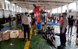 Cuaca Buruk, 2 Bus Terbalik Didalam KMP Raja Dilaut