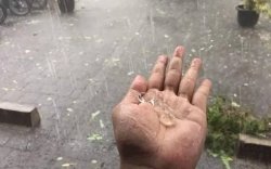 Surabaya Dilanda Hujan Es, Ini Penjelasan BMKG 