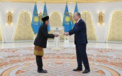 Duta Besar Fadjroel Rachman Menyerahkan Surat Kepercayaan kepada Presiden Republik Kazakhstan