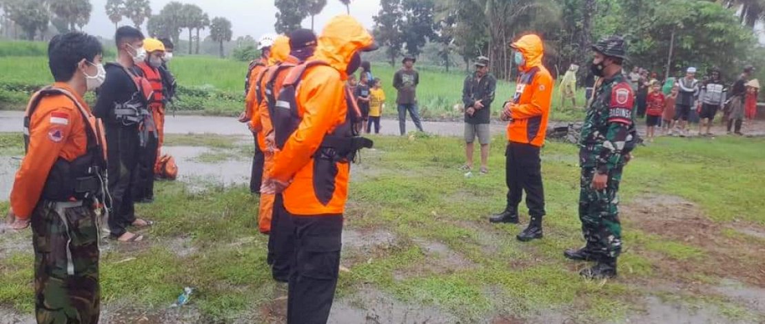 Basarnas masih melakukan pencarian terhadap Riki (19 tahun), warga yang terseret arus Sungai Salekoa Batumopang di Kabupaten Jeneponto. Basarnas masih melakukan pencarian terhadap Riki (19 tahun), warga yang terseret arus Sungai Salekoa Batumopang di Kabupaten Jeneponto.