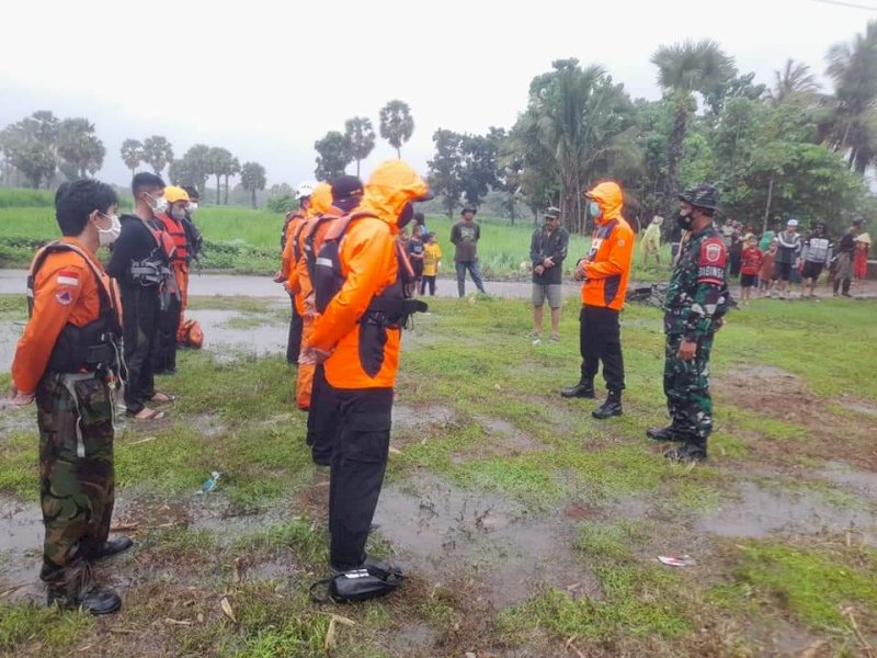 Abaikan Peringatan Warga, Riki Terseret Derasnya Air Sungai Salekoa Batumopang