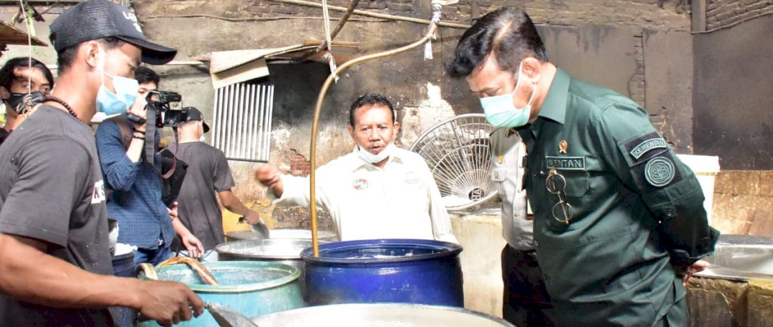 Menteri Pertanian, Syahrul Yasin Limpo, saat meninjau perajjn kedelai di Kalideres, Jakarta Barat, beberapa waktu lalu. 