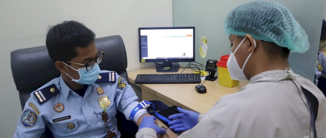 Rudenim (Rumah Detensi Imigrasi) Makassar Kanwil Kemenkumham Sulawesi Selatan lakukan screening terhadap pegawai dan PPNPN/Ist Rudenim (Rumah Detensi Imigrasi) Makassar Kanwil Kemenkumham Sulawesi Selatan lakukan screening terhadap pegawai dan PPNPN/Ist