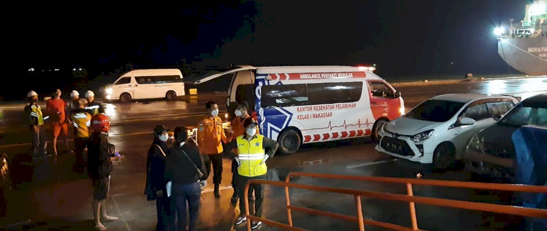 Basarnas Sulsel Evakuasi Awak Kapal Berbendera Cina di Perairan Tanakeke Takalar