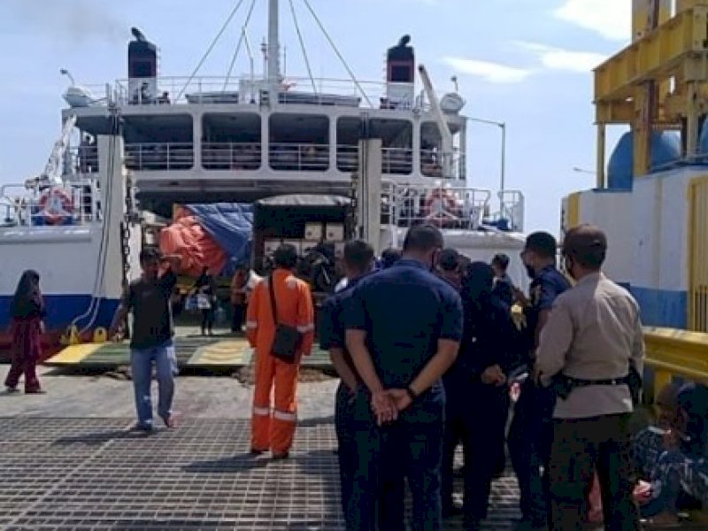 Sempat Ditutup karena Cuaca Buruk, Pelabuhan Bajoe Kembali Dibuka