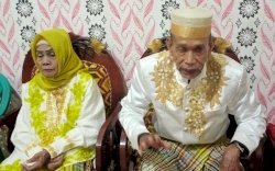  Banjir Ucapan Selamat, Kakek dan Nenek di Bone Menikah di Usia 67 Tahun