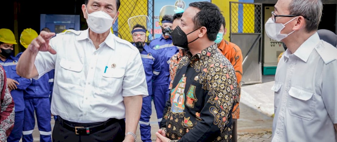 Menteri Koordinator Bidang Kemaritiman dan Investasi, Luhut B Pandjaitan,
saat meninjau langsung UPT PLB3 DPLH yang berada di Kawasan Industri Makassar (KIMA), Kamis 24 Februari 2022. Menteri Koordinator Bidang Kemaritiman dan Investasi, Luhut B Pandjaitan,
saat meninjau langsung UPT PLB3 DPLH yang berada di Kawasan Industri Makassar (KIMA), Kamis 24 Februari 2022.