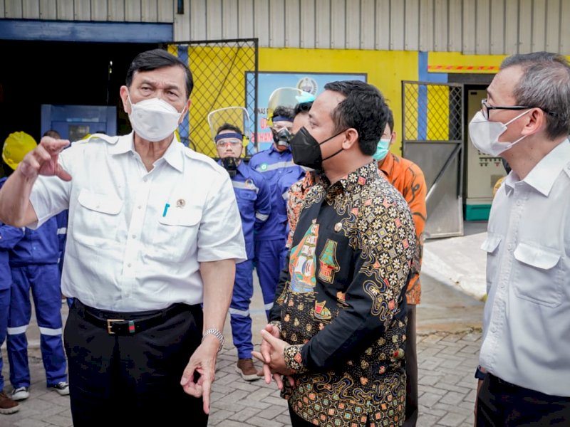Kunjungi Pengolahan Limbah B3 Milik Pemprov Sulsel, Menko Luhut Acungkan Jempol