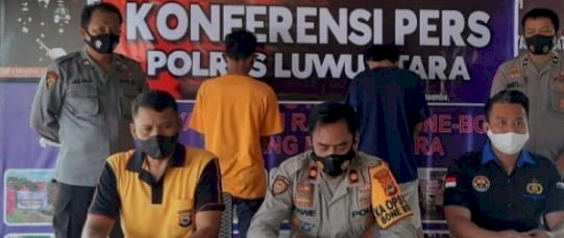 Kapolsek Bone-bone, Kompol Pawe Judda, melakukan konfrensi pers, Jumat, 25 Februari 2022.