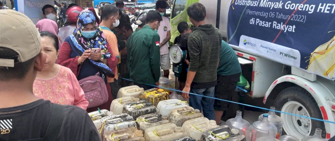 Harga Minyak Goreng Murah, Warga Serbu Pasar Induk Minasamaupa Gowa Harga Minyak Goreng Murah, Warga Serbu Pasar Induk Minasamaupa Gowa