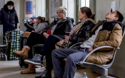 WNI di Ukraina Berkumpul di KBRI Tunggu Waktu Evakuasi