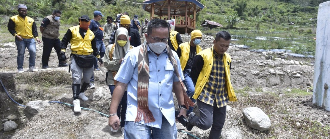 Bupati Indah saat mendampingi Anggota Komisi V DPR RI untuk meresmikan pemanfaatan amenitas di destinasi wisata Padang Indah tersebut/Ist
