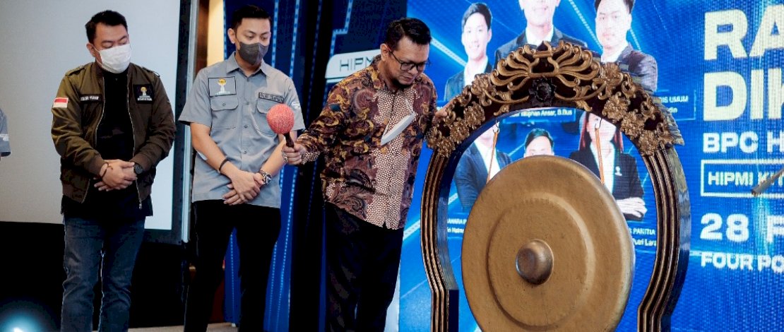 Ketua Umum BPC HIPMI Kota Makassar, Fadel Muhammad Tauphan Ansar saat membuka kegiatan rakercab dan diklatcab HIPMI Kota Makassar yang berlangsung sehari, di Four Points Hotel Makassar, Senin (28/02/2022)/Ist